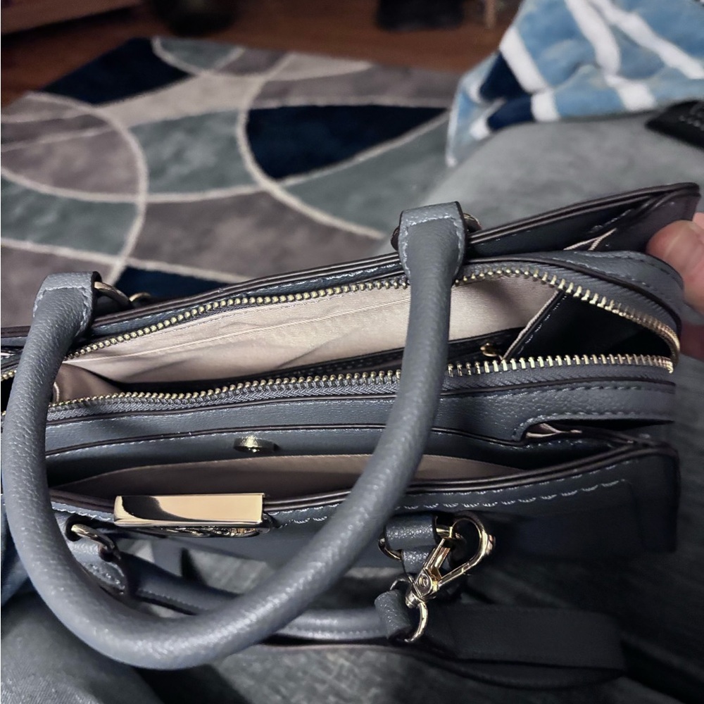 Beautiful Nine West Handbag - Picture 2 of 3
